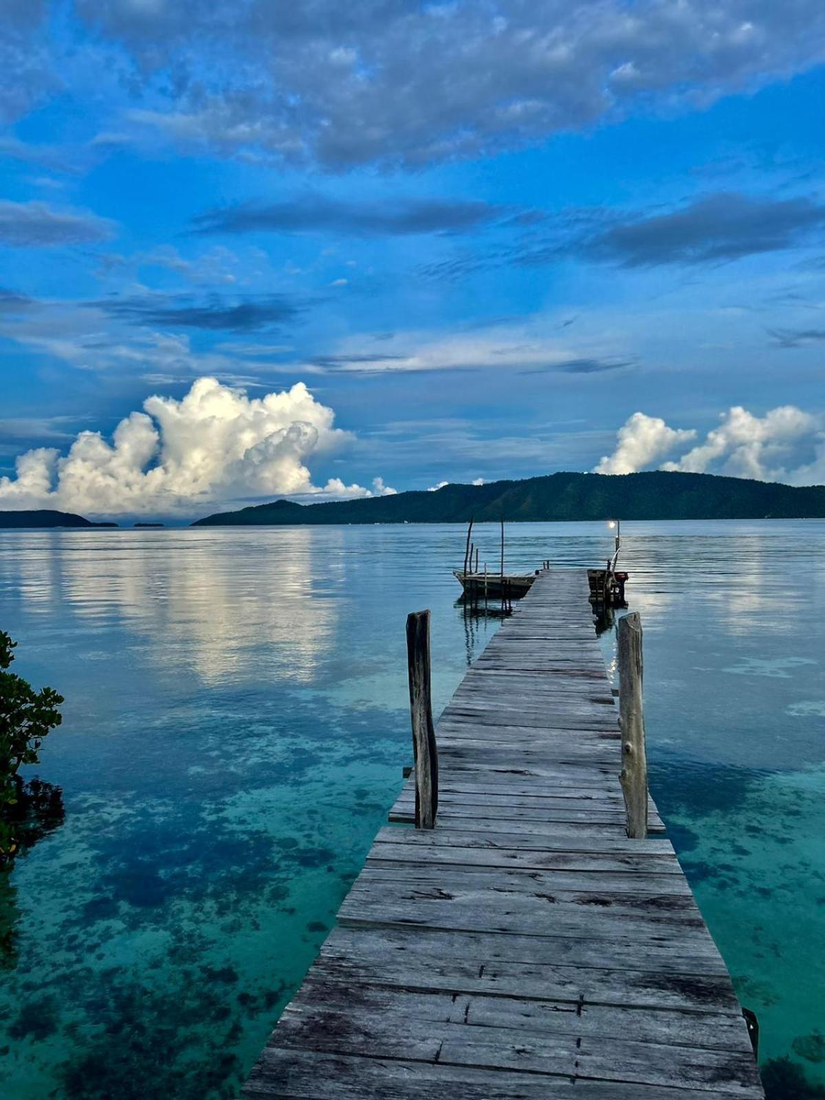 Raja Ampat Blue Sea * Besir